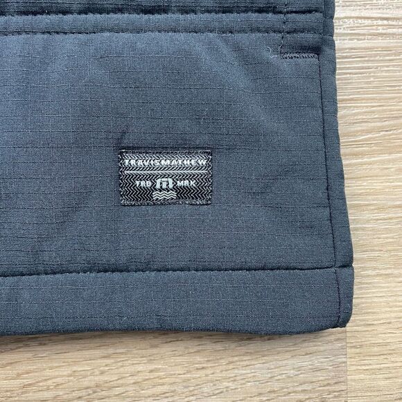 Travis Mathew Vest Mens Medium Black Puffer Cold Bay Golf Full Zip Golfer - Picture 2 of 11